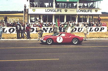Graham Hill i Jo Bonnier - Ferrari 250 LM.
