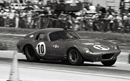 Bob Holbert i Dave MacDonald - Shelby Cobra Daytona Coupe.