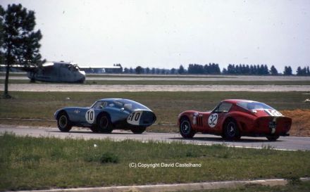 Nr.10.Bob Holbert i Dave MacDonald - Shelby Cobra Daytona Coupe, nr.32.Ed Cantrell, Harry Heuer i Don Yenko - Ferrari 250 GTO.
