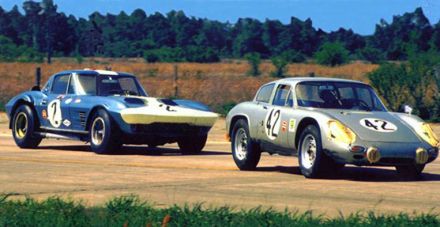 Nr.42.Don Wester i Bruce Jennings - Porsche 356 B, nr.2.A.J. Foyt i John Cannon - Chevrolet Corvette Grand Sport.