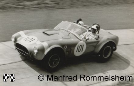 Bob Bondurant i Jochen Neerpasch – Shelby Cobra roadster.