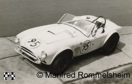 Tommy Hitchcock i Gunter Thiel – Shelby Cobra roadster.