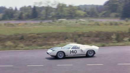 Phil Hill i Bruce McLaren – Ford GT40.