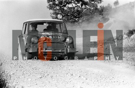 Timo Makinen na samochodzie BMC Mini Cooper S.