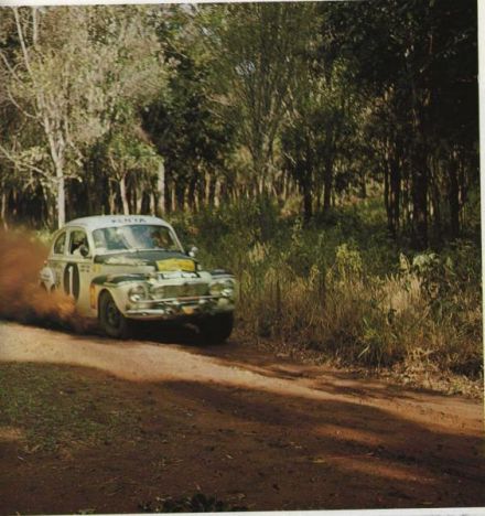 Joginder Singh i Jaswant Singh na samochodzie Volvo PV 544.