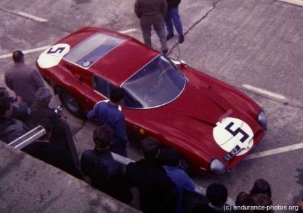 Regis Fraissinet, Jean de Mortemart, Pierre Noblet i Willy Mairesse na samochodzie Iso Grifo A3C Chevrolet