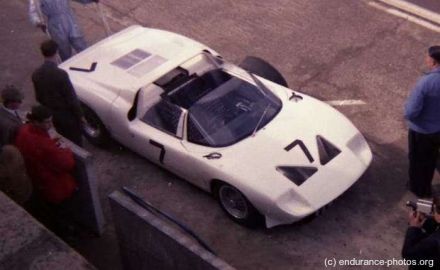 Bob Bondurant i Umberto Maglioli na samochodzie Ford GT40
