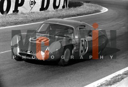 Peter Revson i Philippe Vidal na samochodzie Alpine M64 Renault