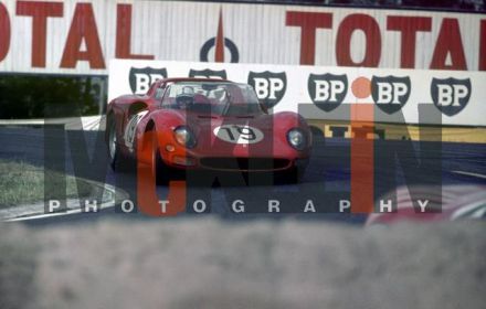 John Surtees i Ludovico Scarfiotti na samochodzie Ferrari 330 P2