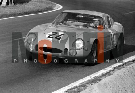 Willy Mairesse i “Jean Beurlys” na samochodzie Ferrari 275 GTB