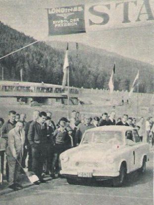 Mieczysław Spychalski i Krystian Przybyła na samochodzie Trabant 601.