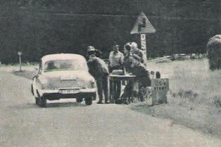 Kurt Otto i Hermann Hanf na samochodzie Wartburg 1000.