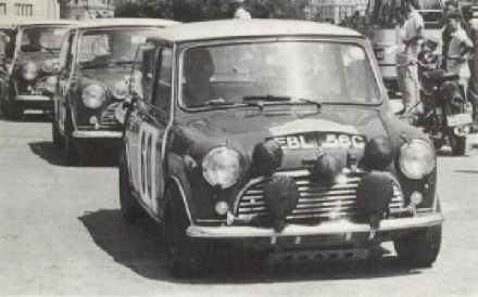 Paddy Hopkirk i Henry Liddon na samochodzie BMC Mini Cooper S.