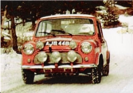 Timo Mäkinen i Paul Easter na samochodzie BMC Mini Cooper S.