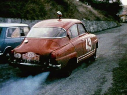 Pat Moss Carlsson i Elizabeth Nystrom – Saab 96 Sport.