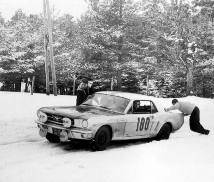 Raphael Geminiani i Jacques Anquetil – Ford Mustang.