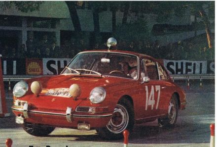 Herbert Linge i Peter Falk na samochodzie Porsche 911S.