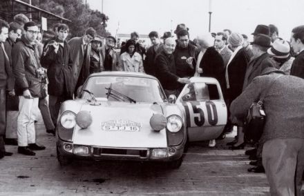 Eugen Böhringer i Rolf Wütherich na samochodzie Porsche 904 GTS.