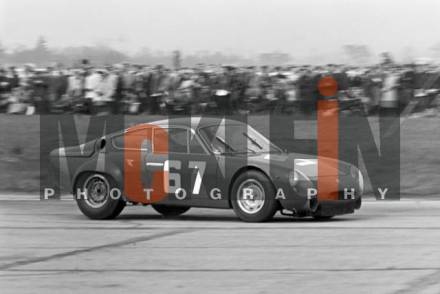 Jochen Rindt na samochodzie Abarth Simca 2000 GT