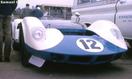 George Wintersteen na samochodzie McLaren Elva Mark I Chevrolet