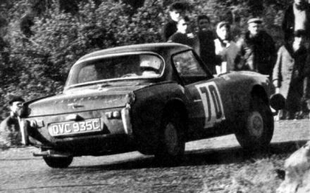 Barailler i Castani na samochodzie Triumph Spitfire.