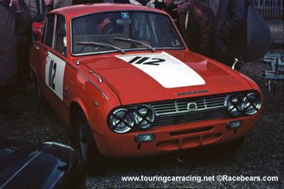 Bruce McLaren na samochodzie Isuzu Bellet