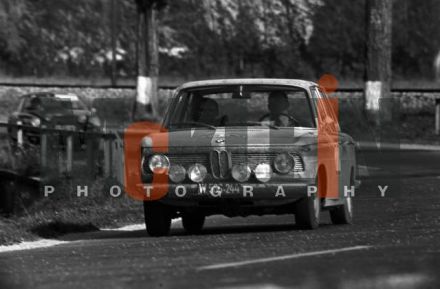 Bobby Pilhatsch na samochodzie BMW 1800Ti.