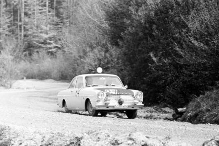  A.Burkhardt i “Hubert” – Ford Taunus 12M coupe.