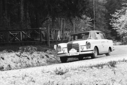 Rolf Barrenscheen i H.Linke - Mercedes Benz 220 SE.