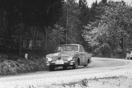 Paul Klöpfer i H.Frank – Ford Taunus 12M coupe.