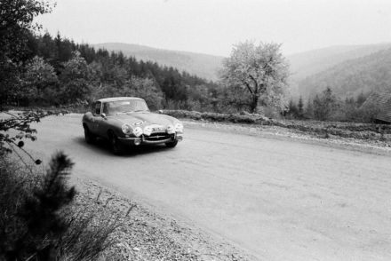 G.Breyer i K.Breyer - Jaguar E-type.
