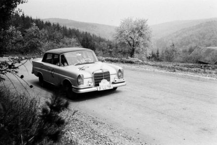 Rolf Barrenscheen i H.Linke - Mercedes Benz 220 SE.