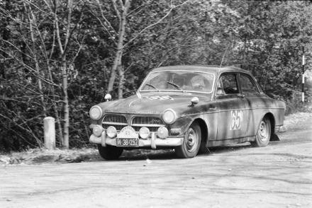 A.Guetfenburg i L.Mayer - Volvo 122 S.