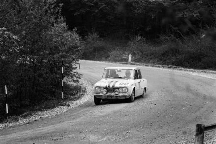 Zoja i Ferrari – Alfa Romeo Giulia Super Ti.