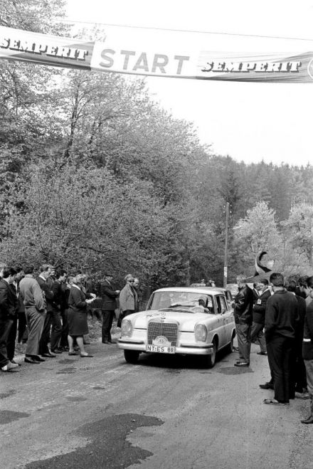  G.Schlegel i R.Frech - Mercedes Benz 220 S.