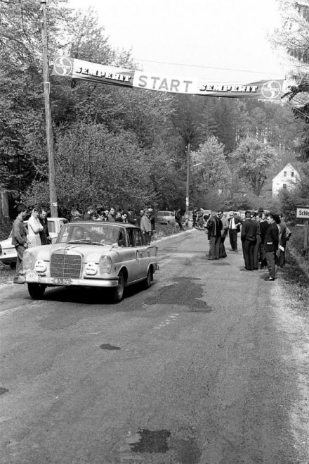  K.L.Gödde i H.Pfersmann - Mercedes Benz 220 SE.
