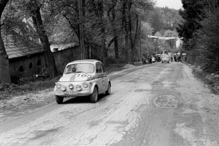 Toni Lafenthaler i ? - Steyr Puch 500.