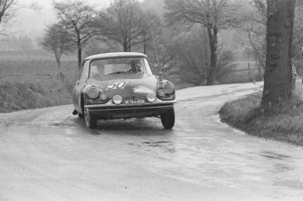 K.Weiner i J.Loos - Citroen DS 19.