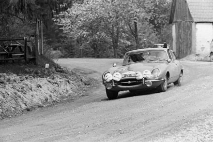 G.Breyer i K.Breyer - Jaguar E-type.
