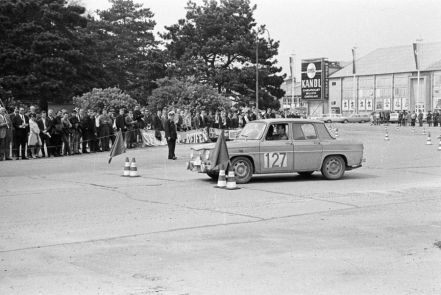 E.Katz i E.Vogt – Renault 8 Gordini.