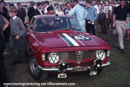 Roberto Bussinello na samochodzie Alfa Romeo 1600 GTA