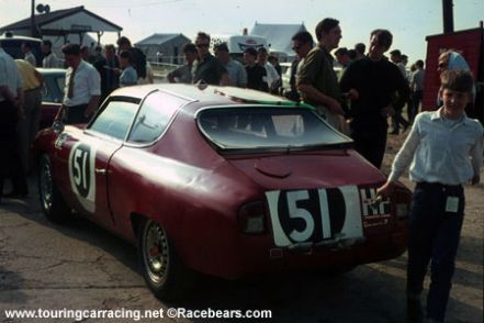 Claudio Maglioli na samochodzie Lancia Flavia Sport Zagato