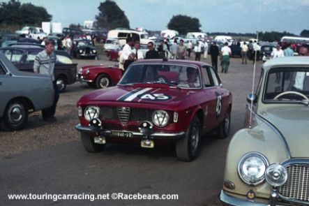 Riccardo di Bona na samochodzie Alfa Romeo 1600 GTA