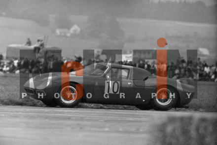 Jochen Rindt na samochodzie Ferrari 250 LM