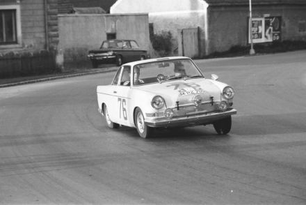 BMW 700