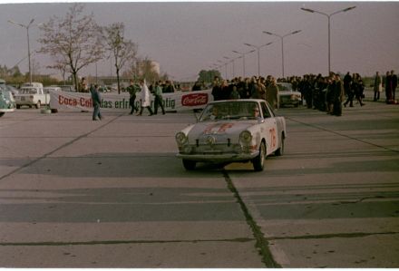 BMW 700