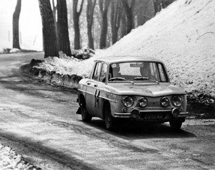 Stanisław Stolarski i Longin Bielak – Renault 8 Gordini.
