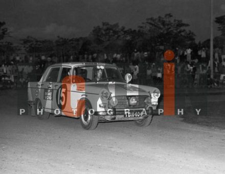 Bert Shankland i Chris Rothwell  -  Peugeot 404 injection.