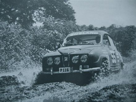 Pat Moss-Carlsson i Elizabeth Nyström – Saab 96.