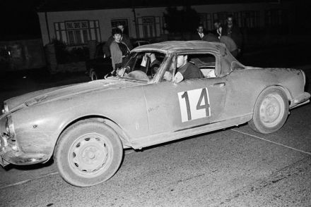 M.Erb i W.Deutsch – Alfa Romeo Giulia spider.